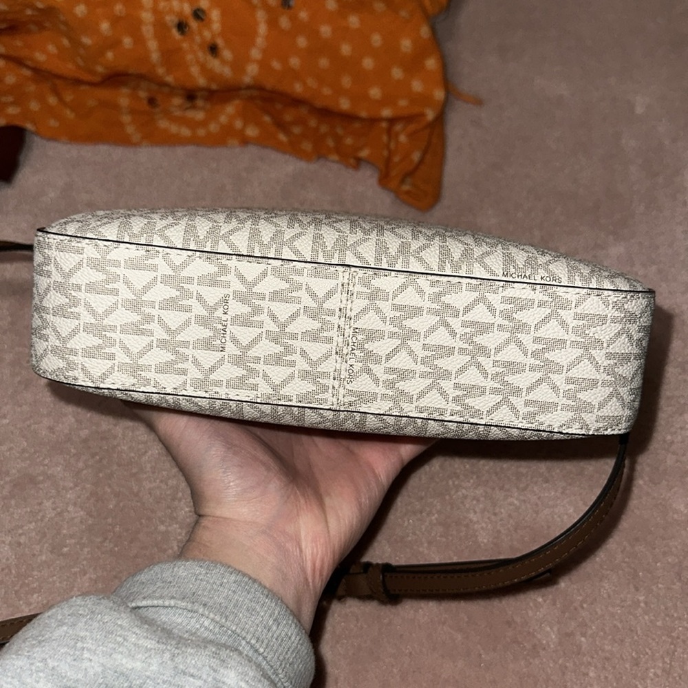 Michael Kors Jet Set Logo Crossbody Bag Vanilla NWOT - Picture 11 of 16